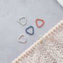 Clover Soft Triangle Stitch Markers Medium