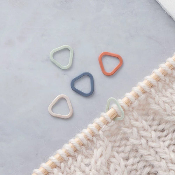 Clover Soft Triangle Stitch Markers Medium