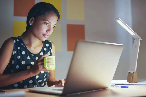 Daylight Smart Go Rechargable Desk Lamp