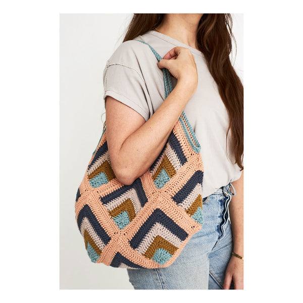 Lion Brand Free Pattern - Color Theory - Bermuda Tote