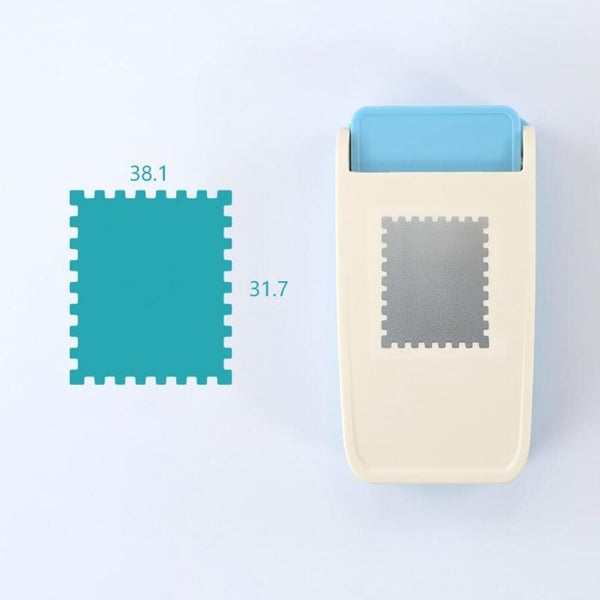Measurement chart showing size comparison of a blue foam mat and a beige pouch with a grid pattern on a light blue background.