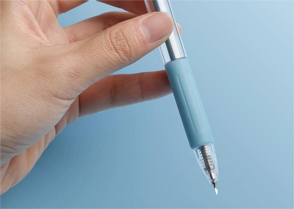 Universal Crafts Push Pen Style Hobby Knife